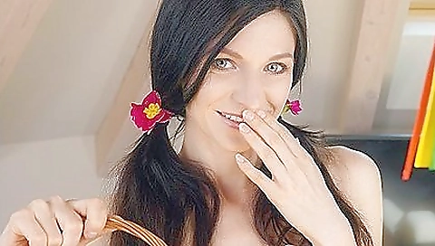 Hot massaga's first looking for her digs