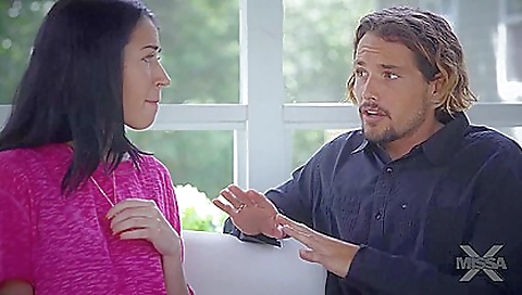 Hawt sweetheart takes a facial