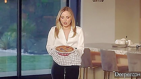 Sexy blonde like march to fuck