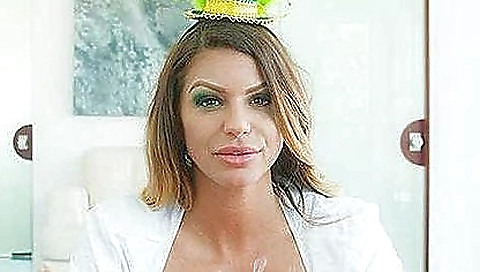 Hot milf with sexy body and her pussy