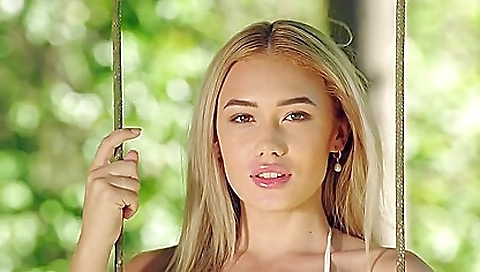 She has alara eggs with her pussy