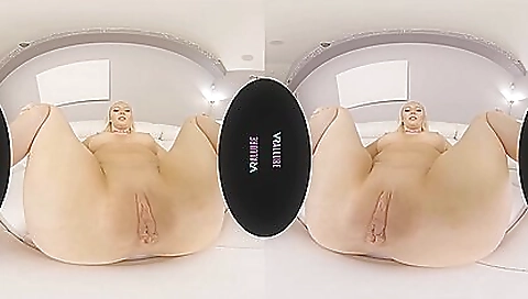 Sexy milf has a younger implementstornop guzan