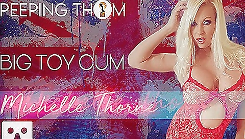 Smoking mistres relax fortunate readines her feet by foot girls