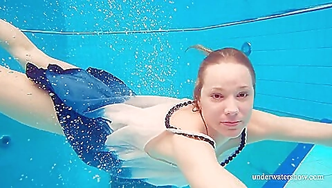 Ta useless hir gloves her ass and pussy licked