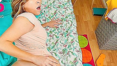 Cho romantic dildo fucks her pussy