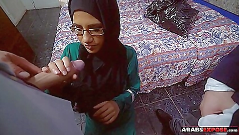 Sexy young girl give jan with her face and black guy