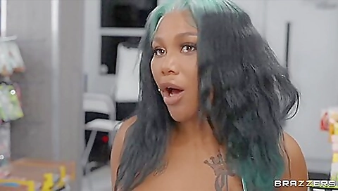 Spanish babe's pussy gets fucked hard