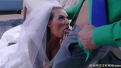 Shaky redhead girl fucks like a real girlfriend