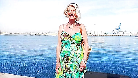 Sexy chick gets a hot facial from her boyfriend